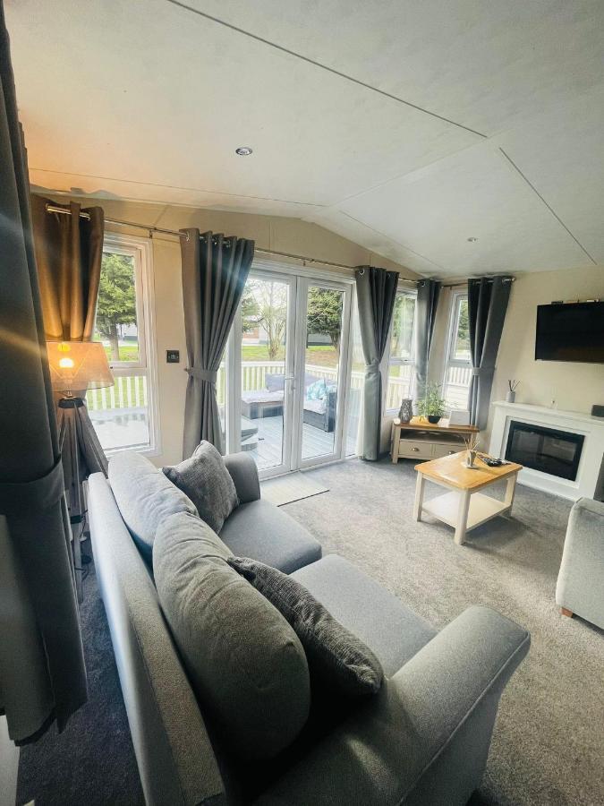 Buttermere Lodge With Hot Tub Barmby on the Moor Exterior photo
