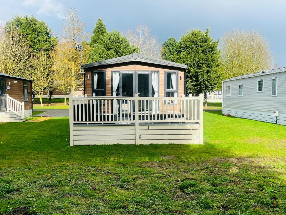Buttermere Lodge With Hot Tub Barmby on the Moor Exterior photo